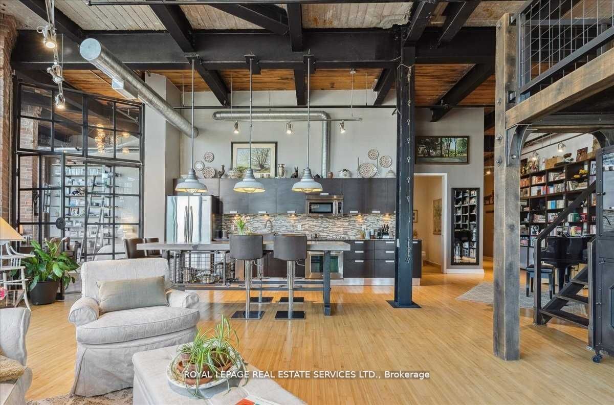 43 Hanna Ave, #306