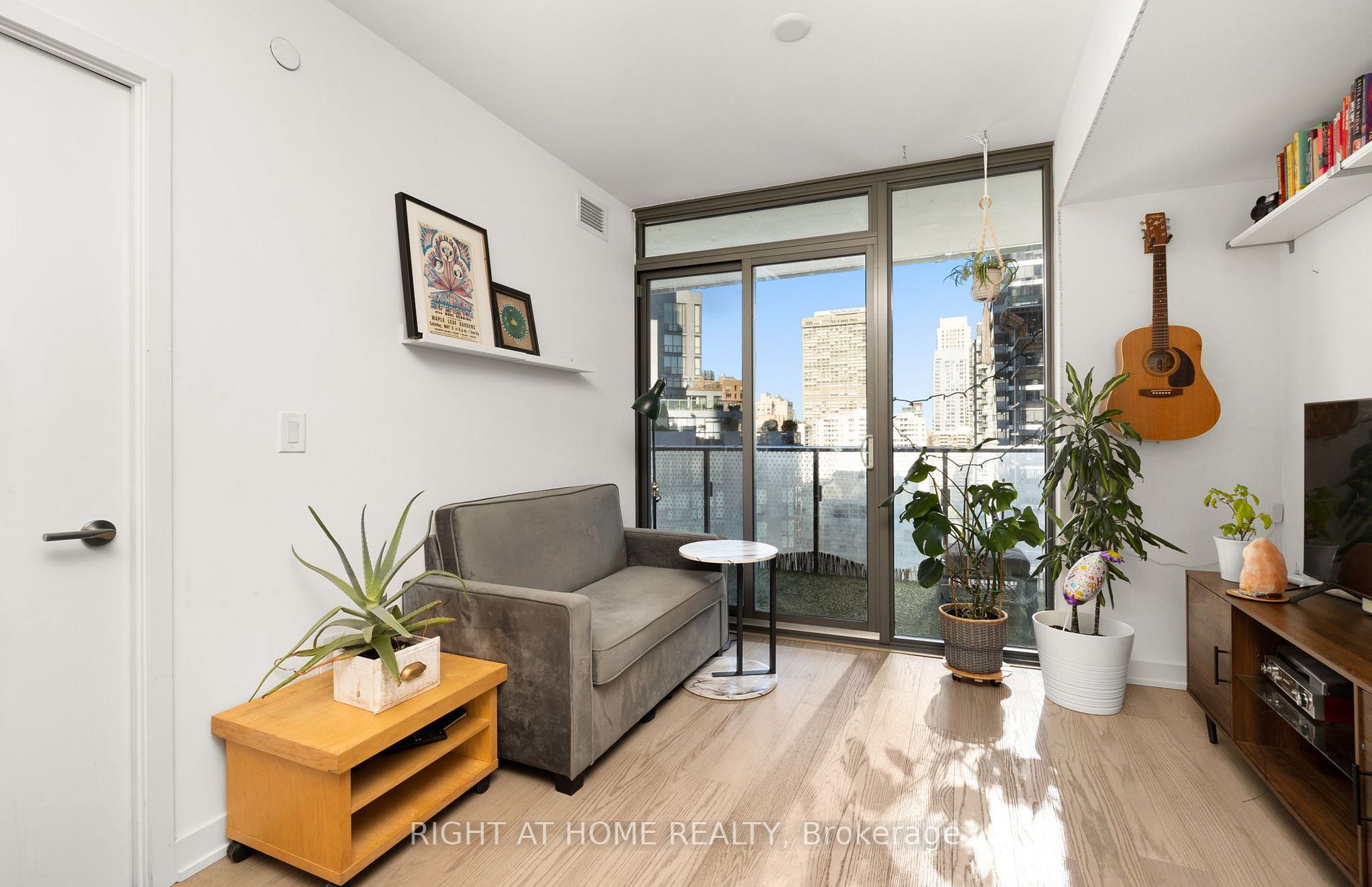 11 Wellesley St W, #1909