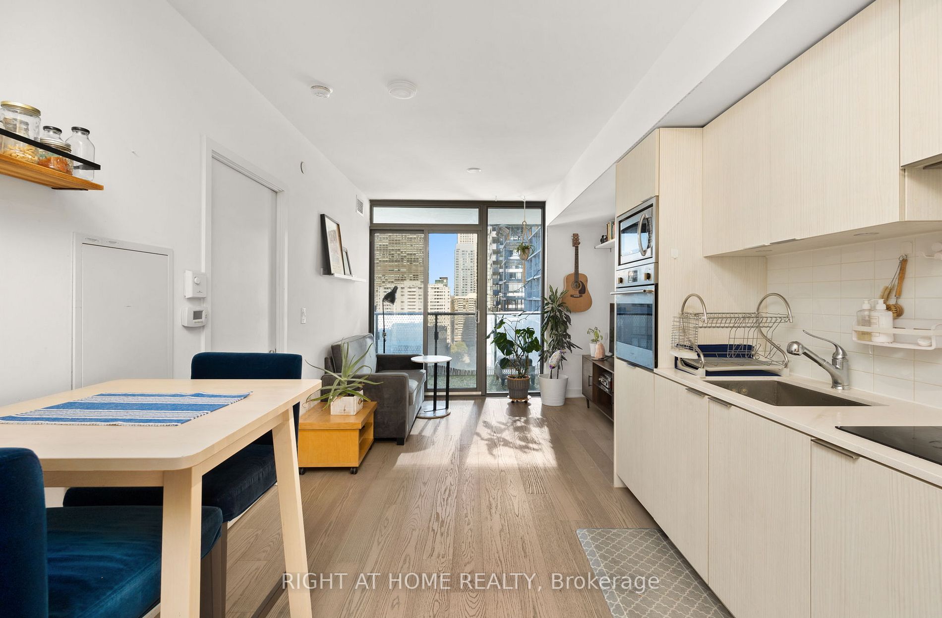 11 Wellesley St W, #1909