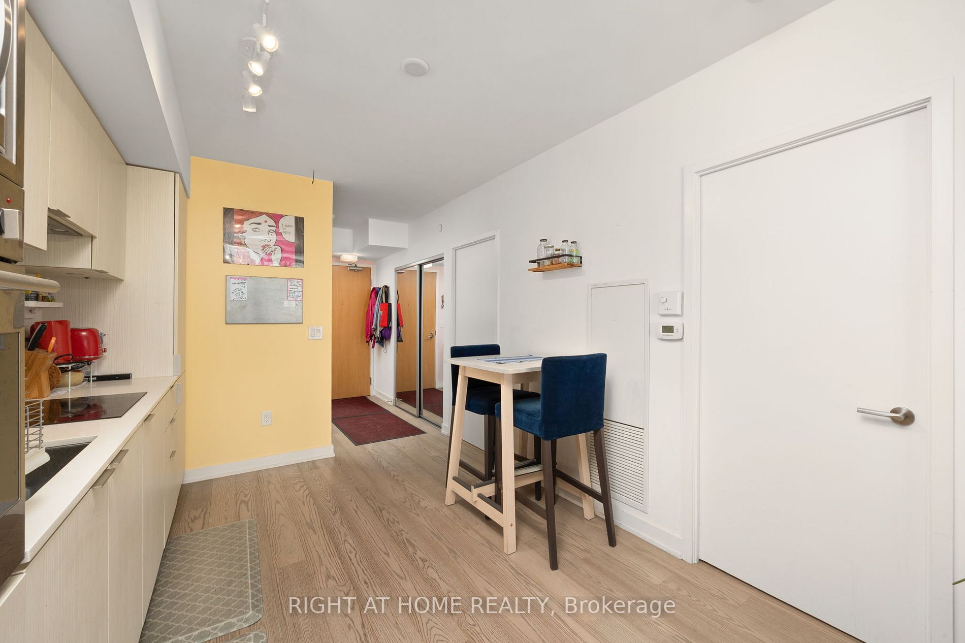 11 Wellesley St W, #1909