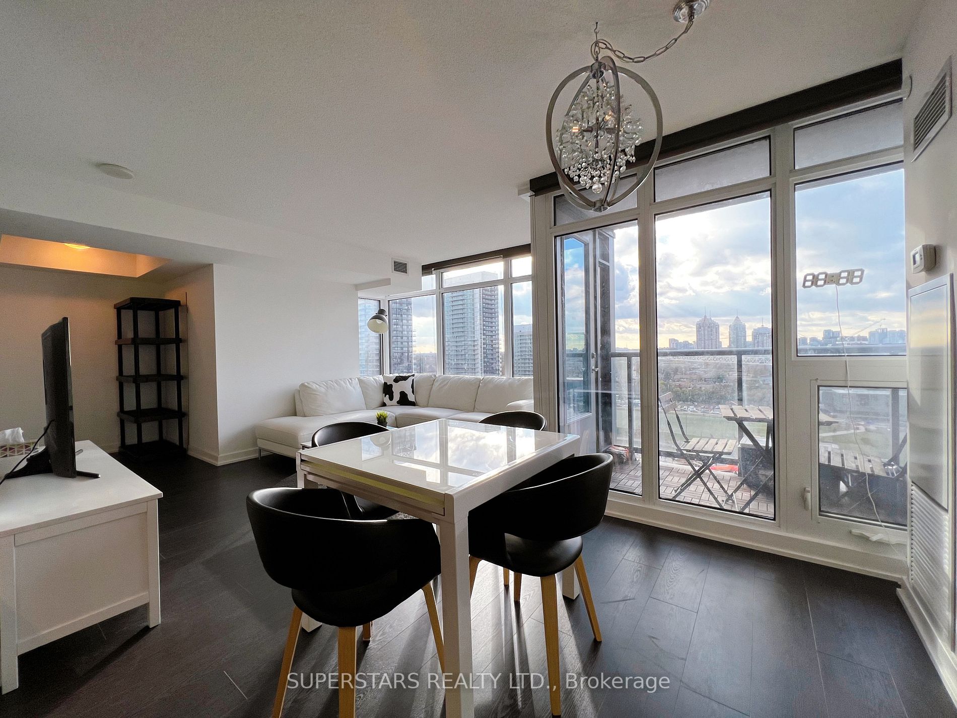 72 Esther Shiner Blvd, #2107
