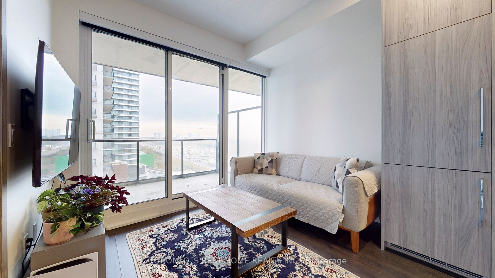 85 Mcmahon Dr, #815