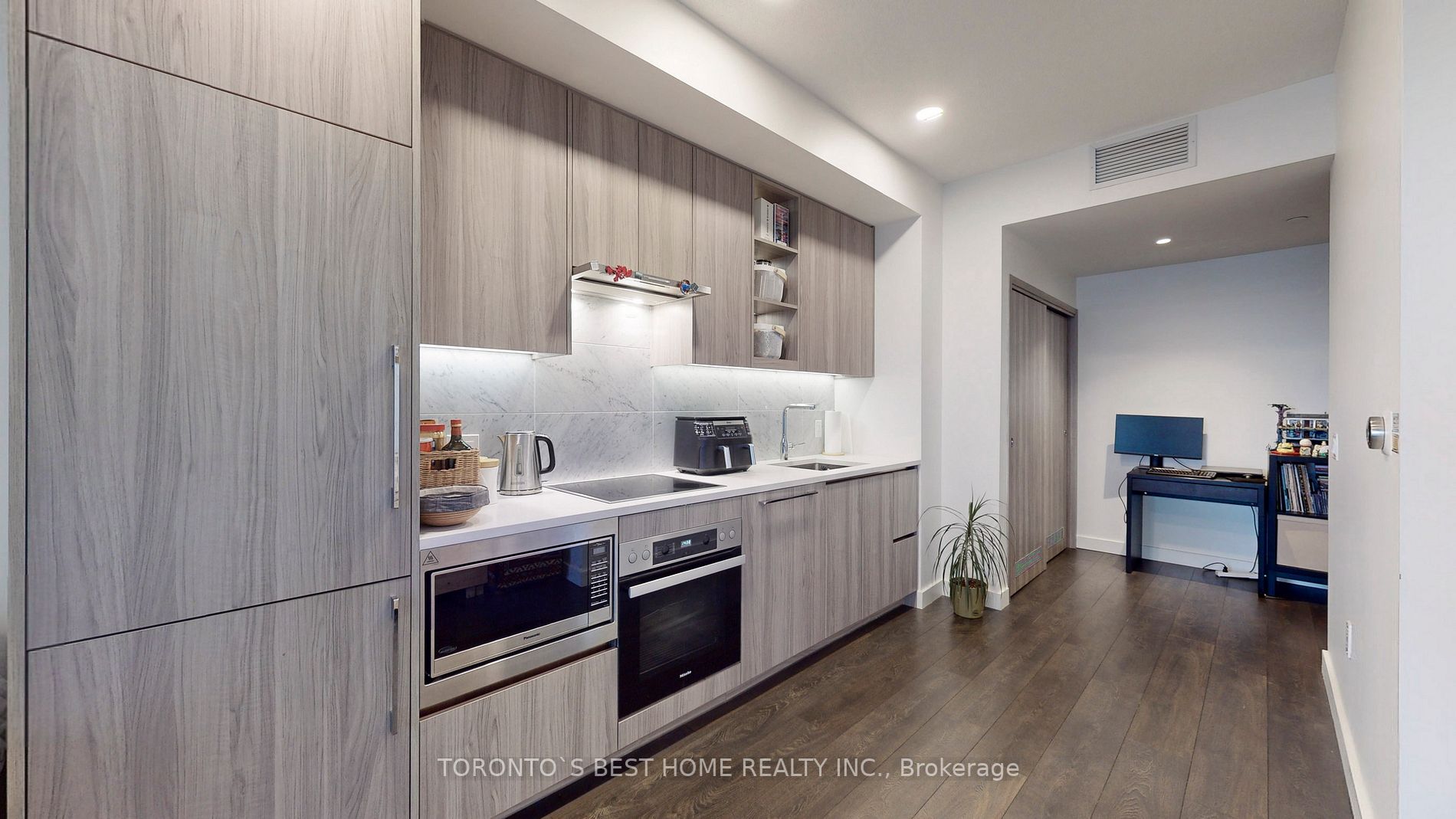 85 Mcmahon Dr, #815