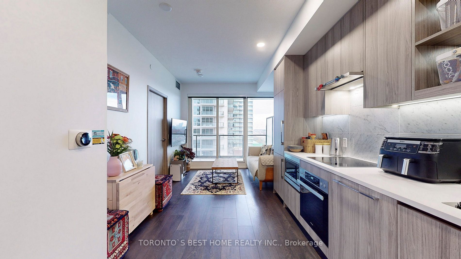 85 Mcmahon Dr, #815