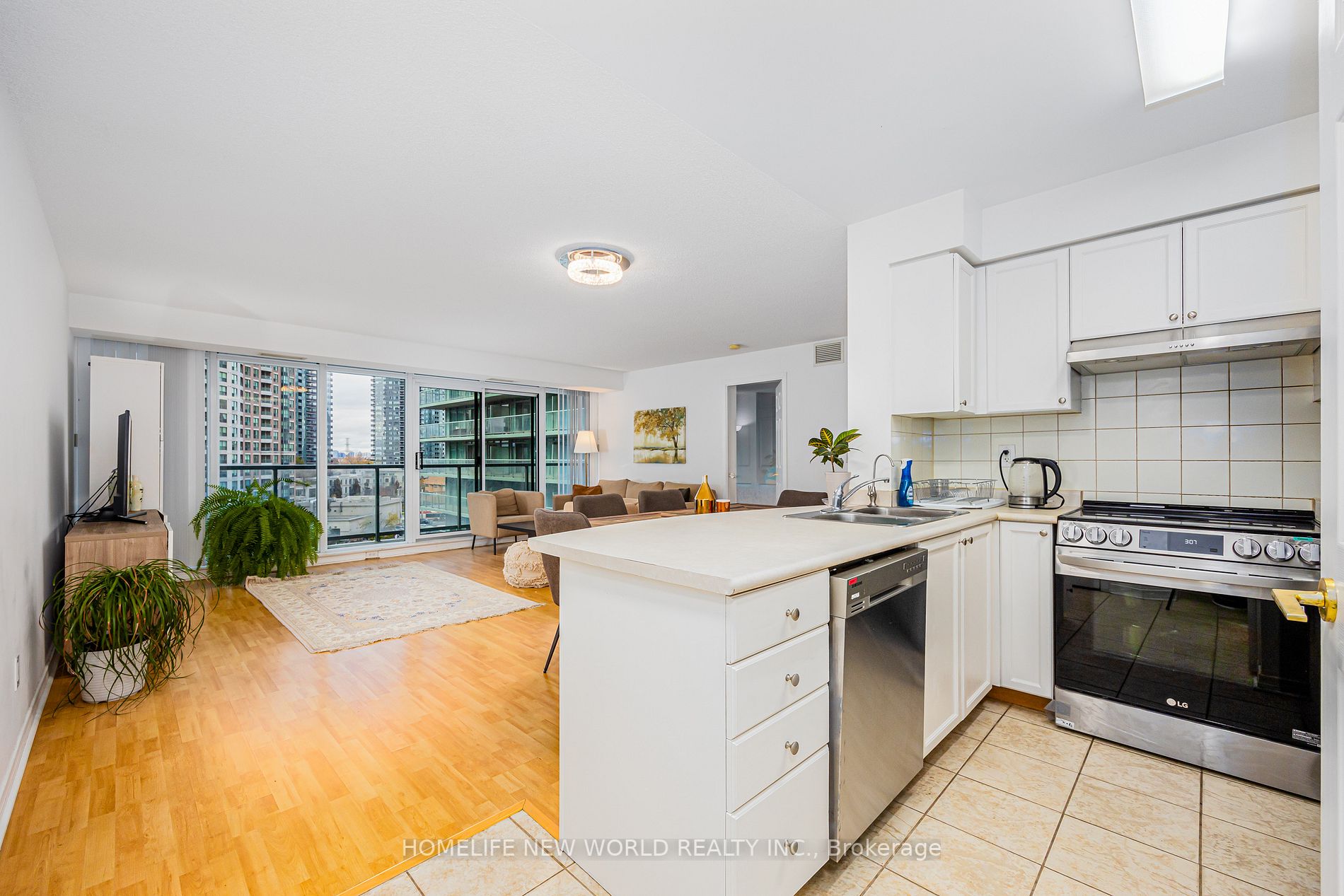5500 Yonge St, #710