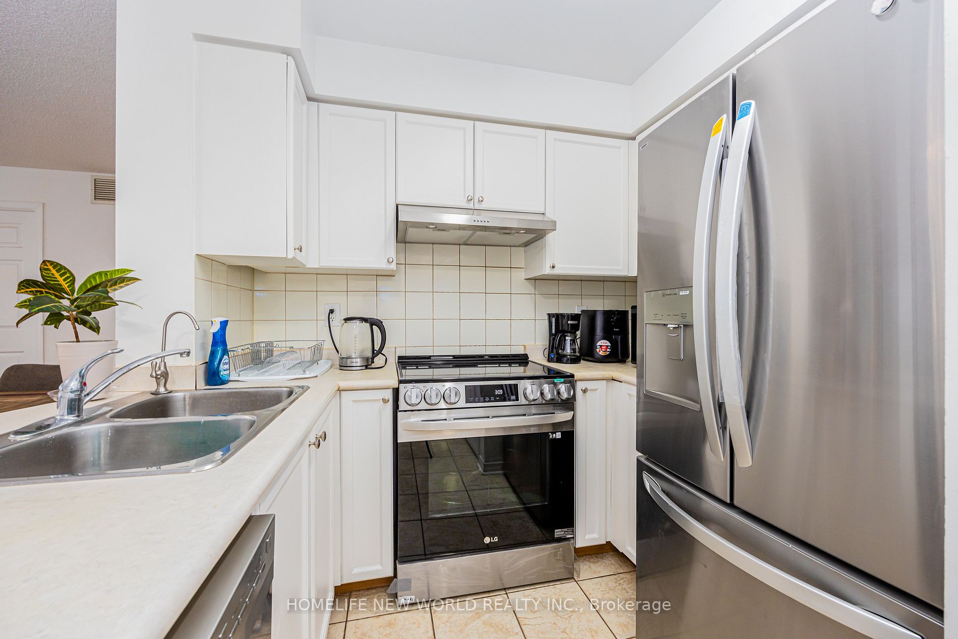 5500 Yonge St, #710