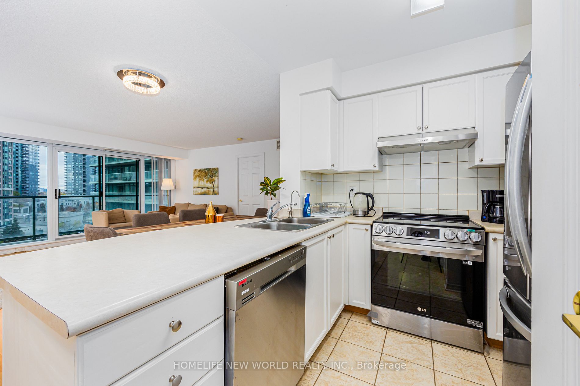 5500 Yonge St, #710