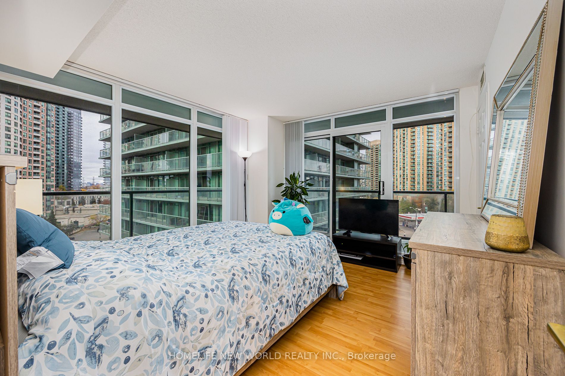 5500 Yonge St, #710