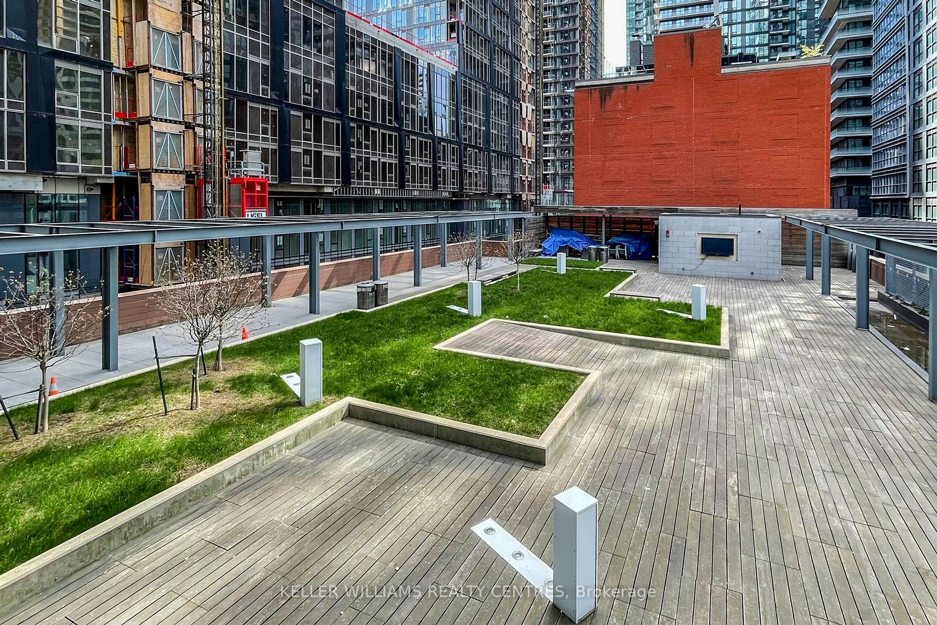 8 Mercer St, #323