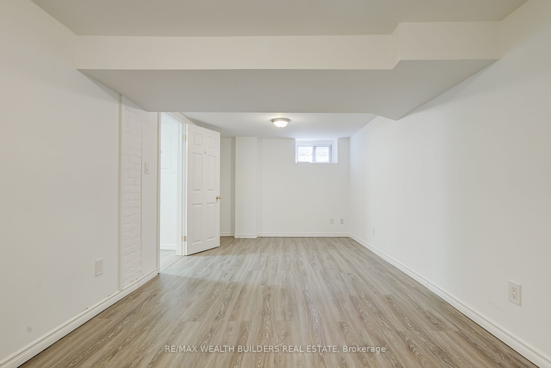 180 Davisville Ave