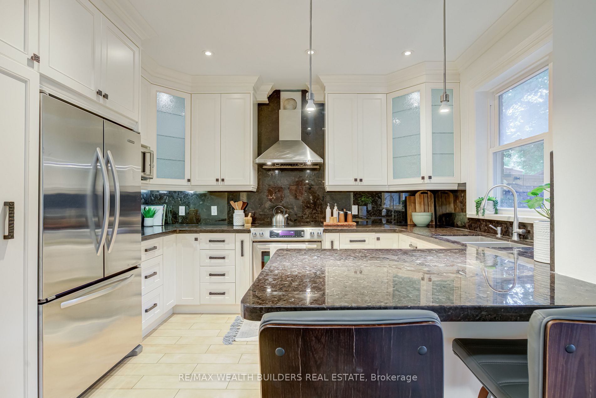 180 Davisville Ave