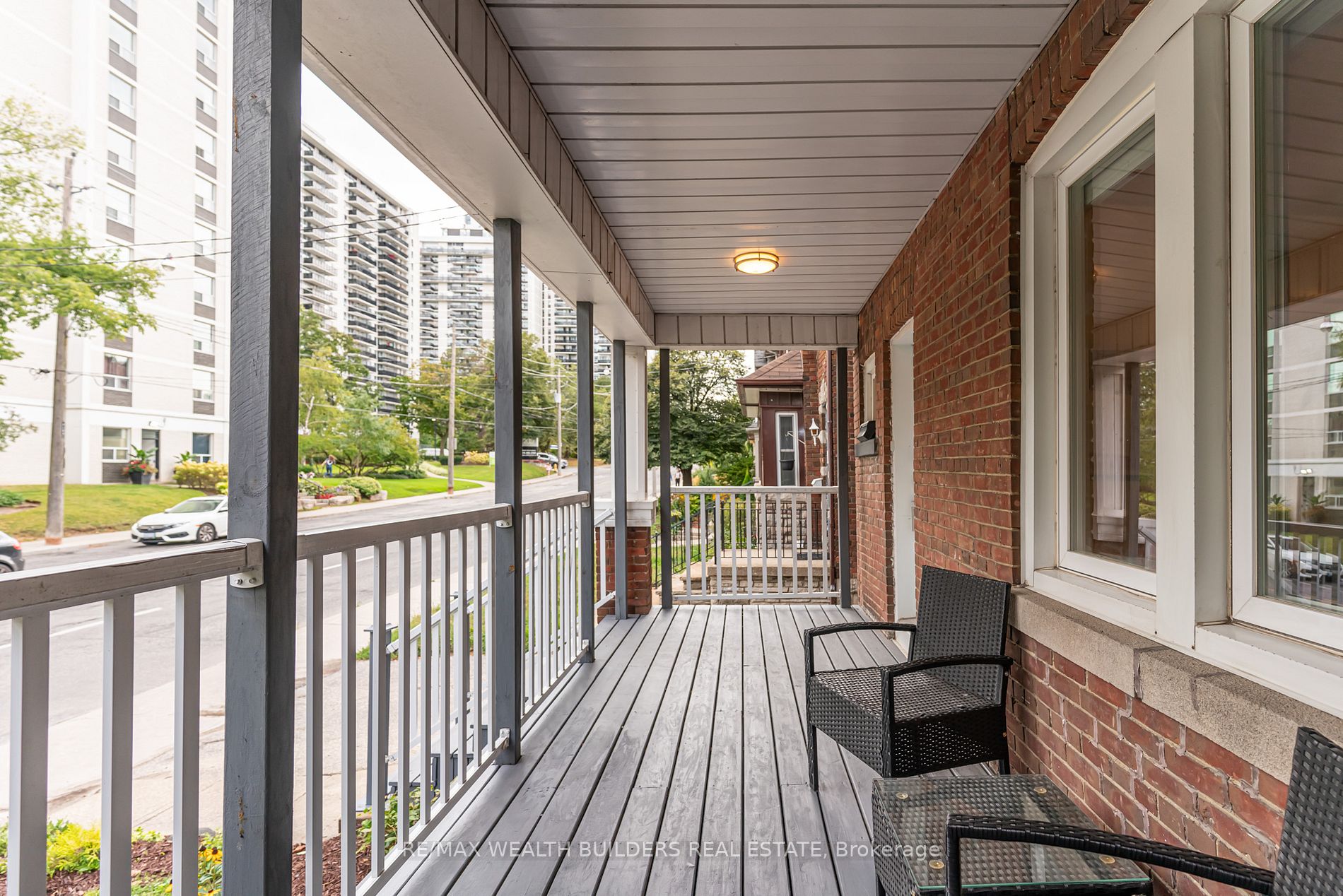 180 Davisville Ave