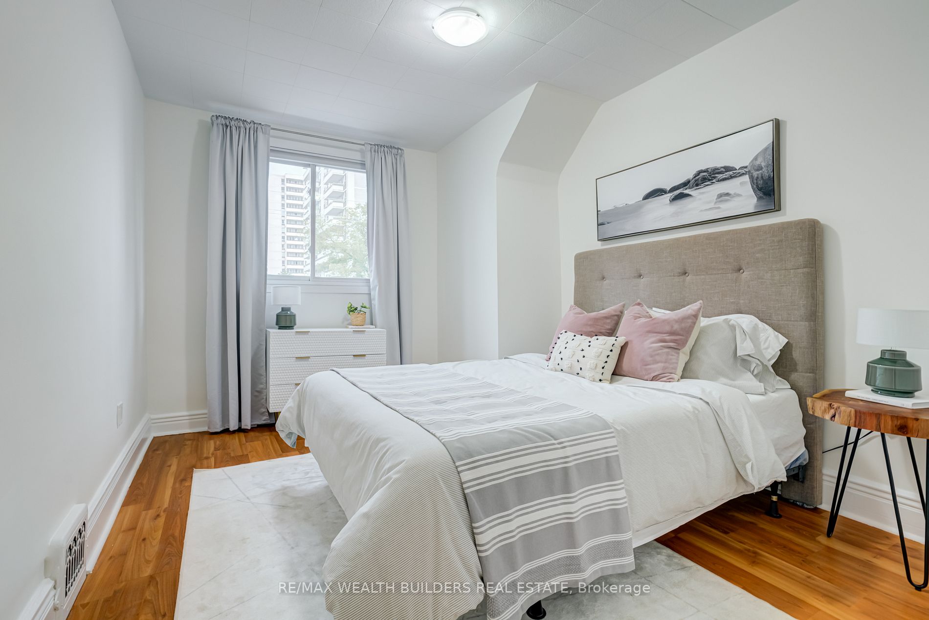 180 Davisville Ave