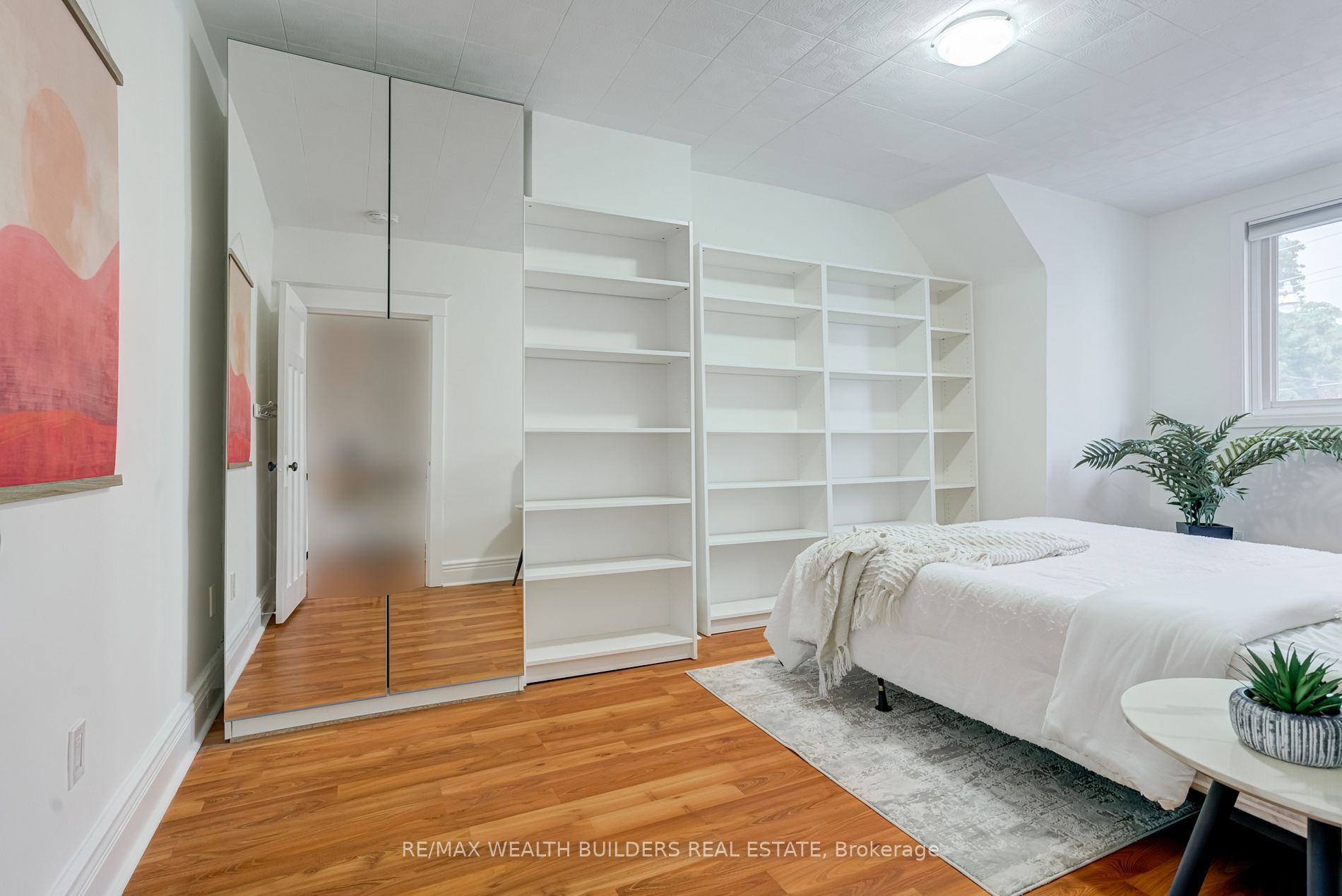 180 Davisville Ave