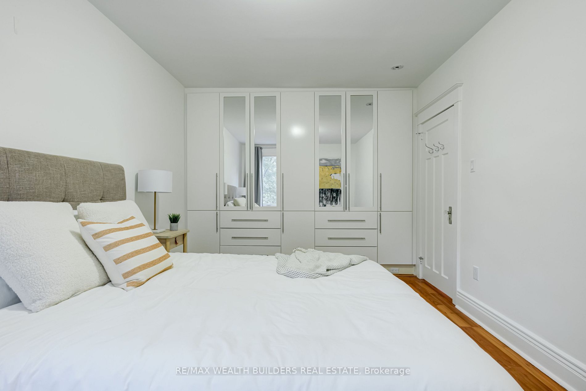 180 Davisville Ave