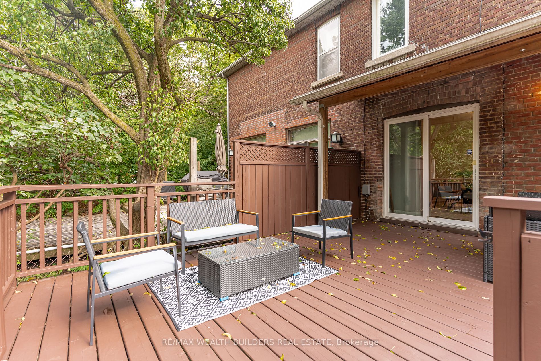 180 Davisville Ave