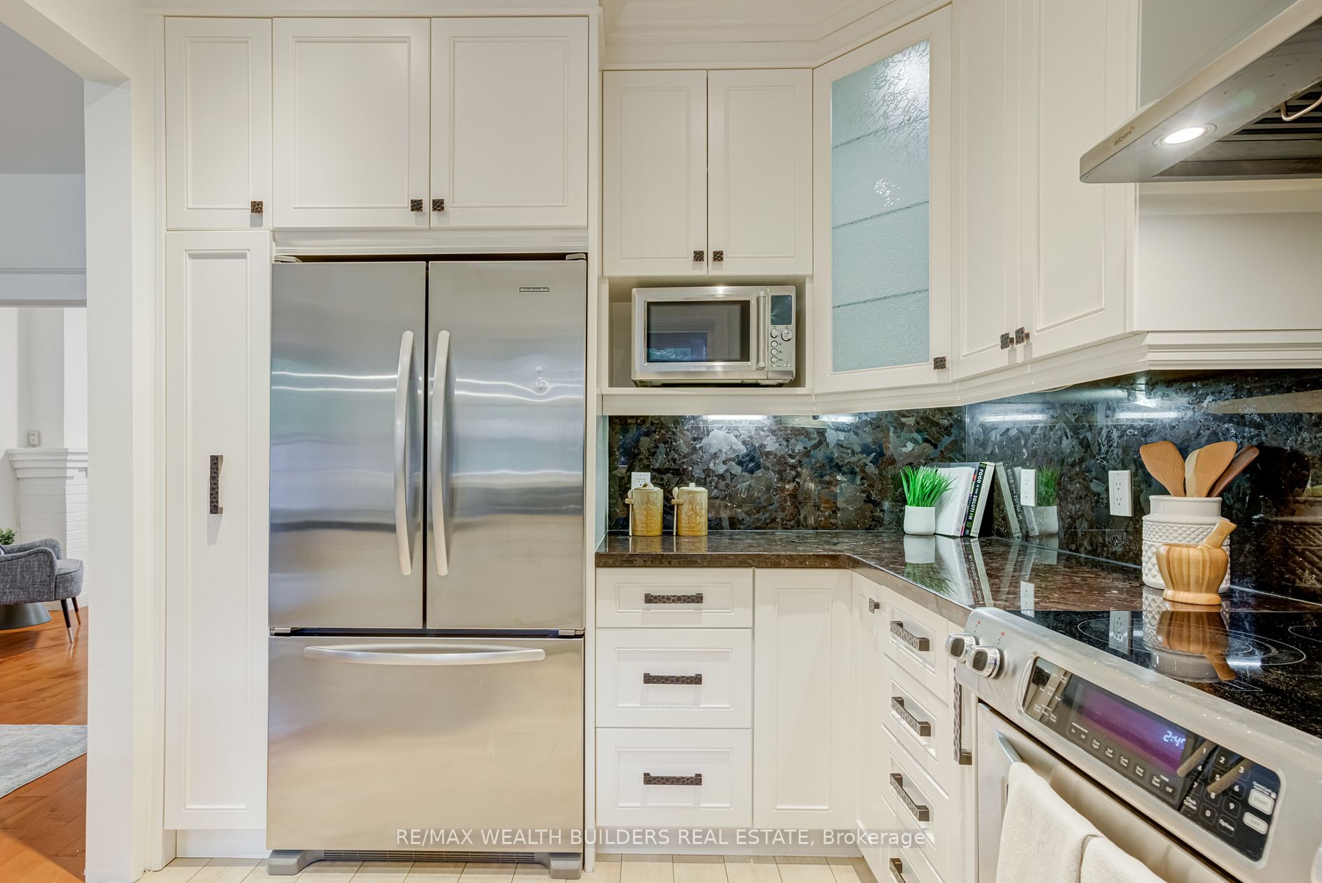 180 Davisville Ave