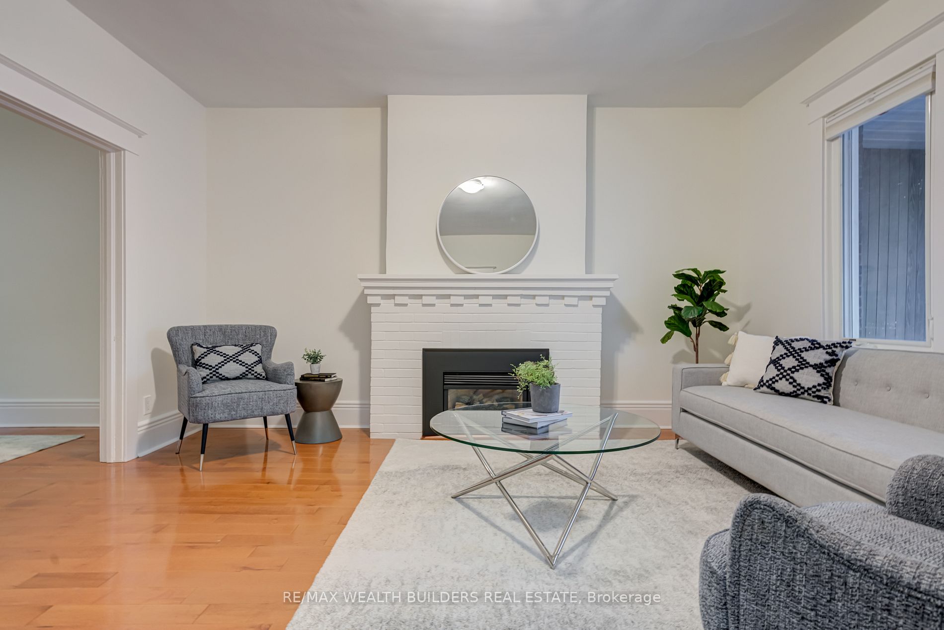 180 Davisville Ave
