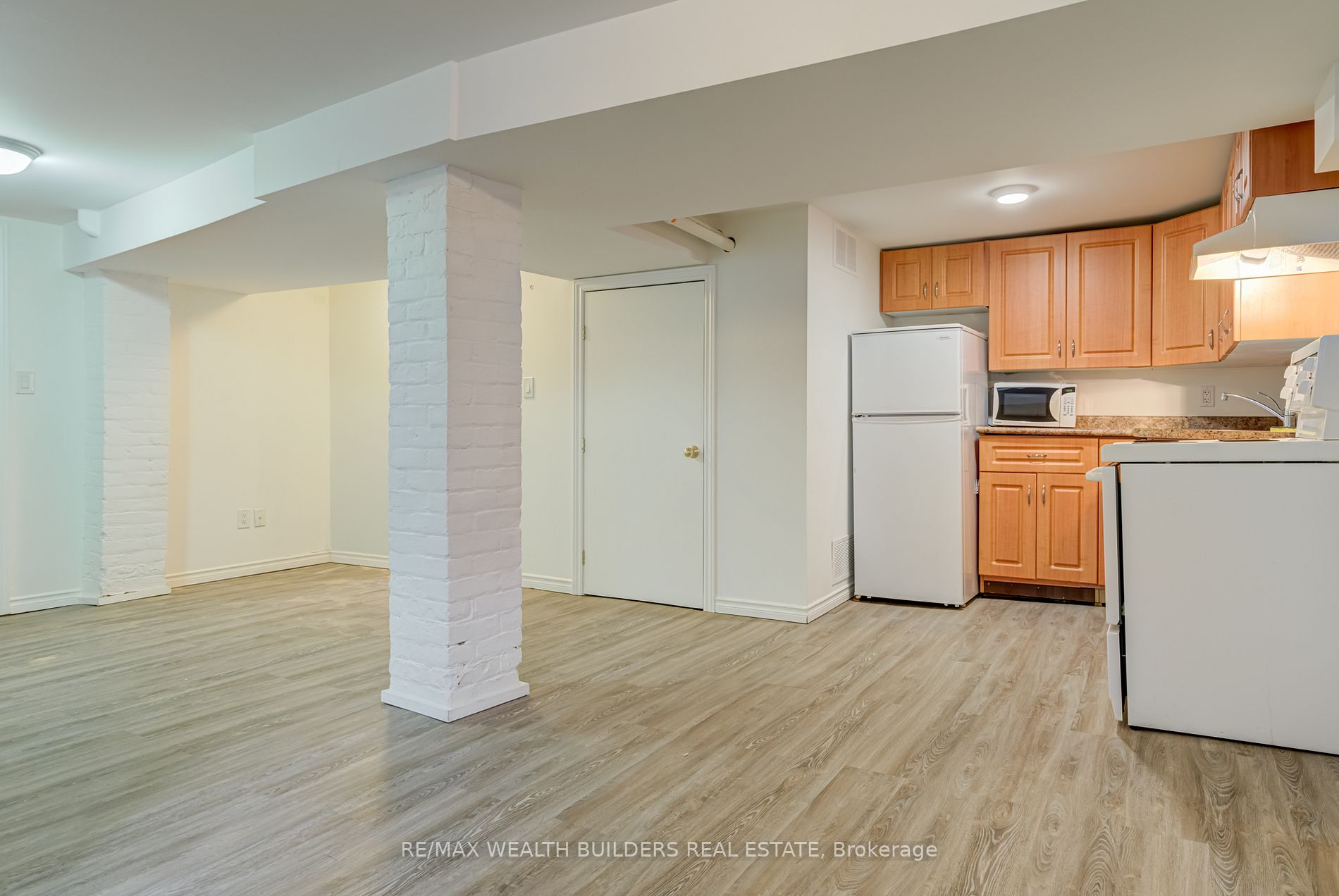 180 Davisville Ave