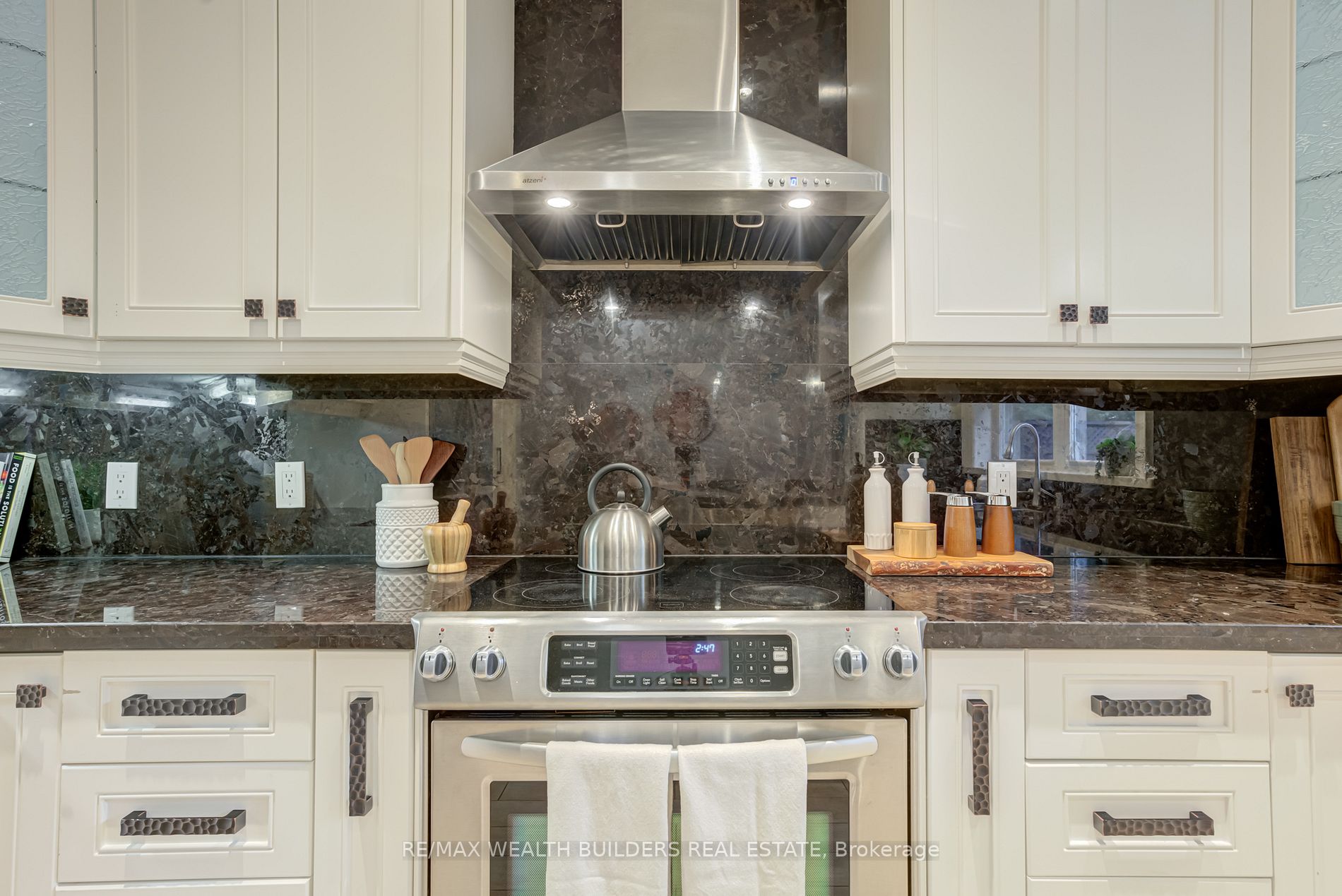 180 Davisville Ave