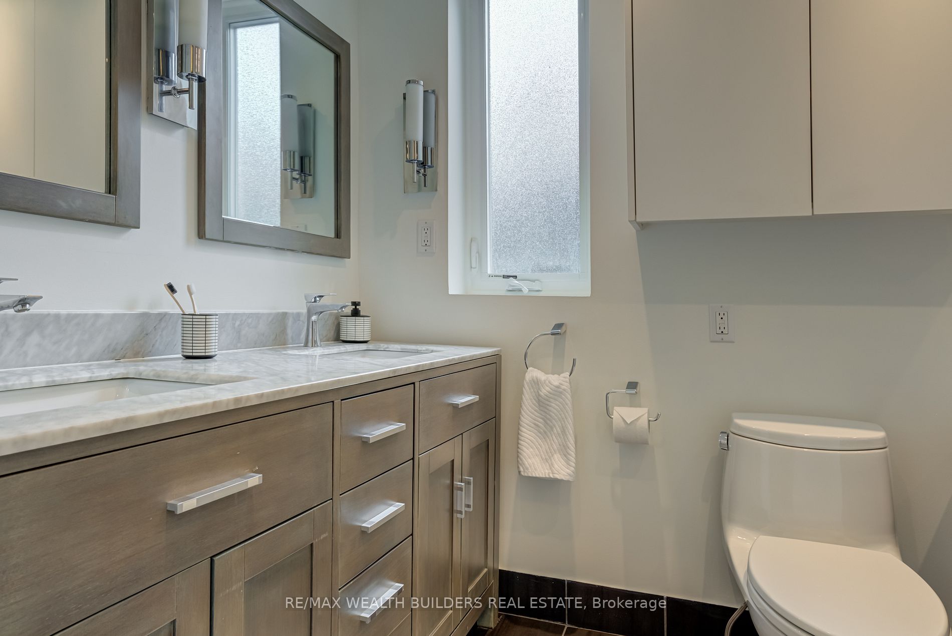 180 Davisville Ave