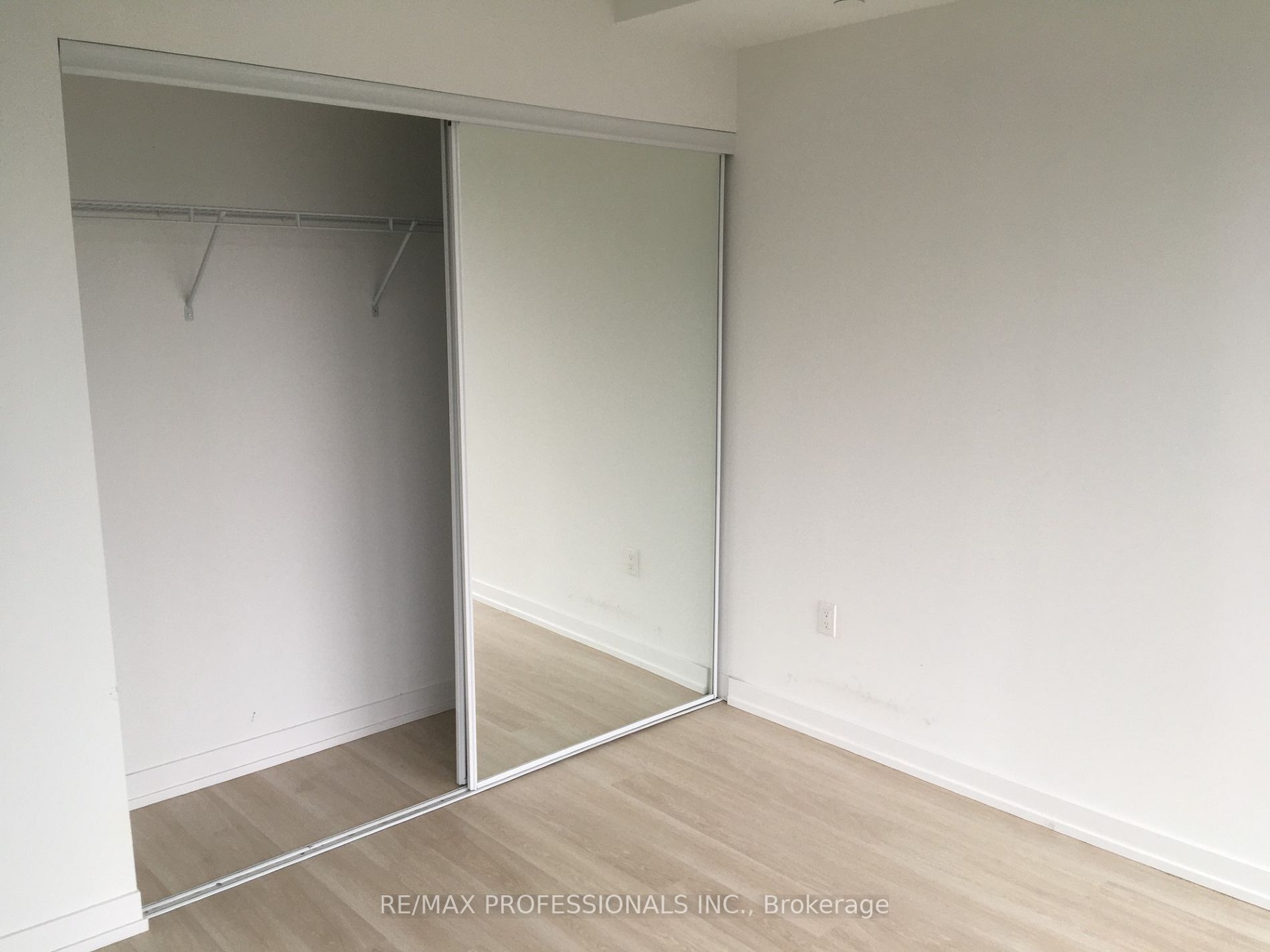 158 Front St E, #1106