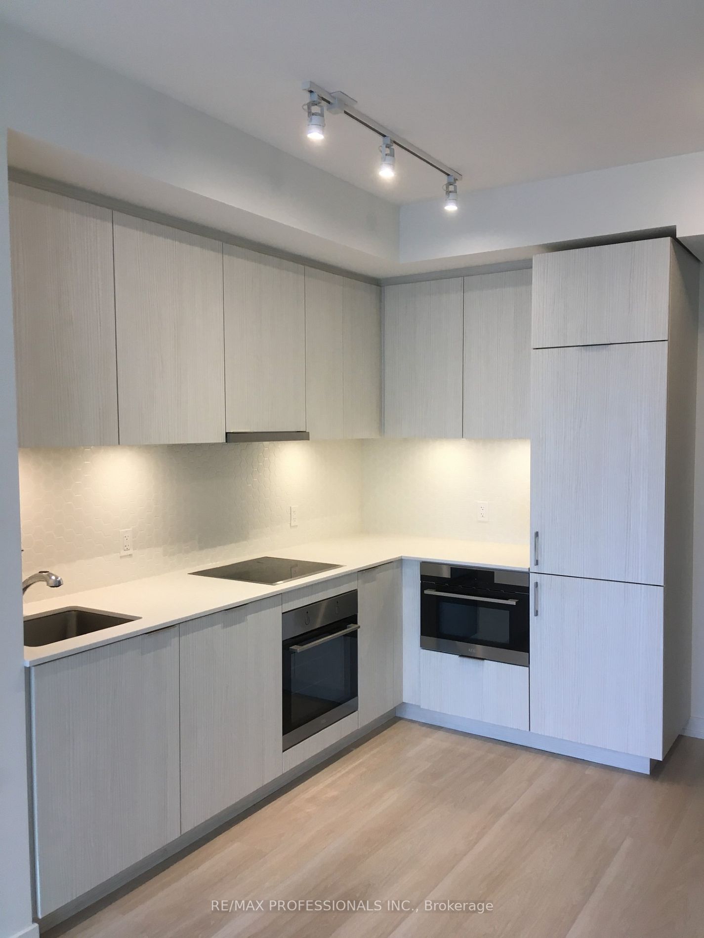 158 Front St E, #1106