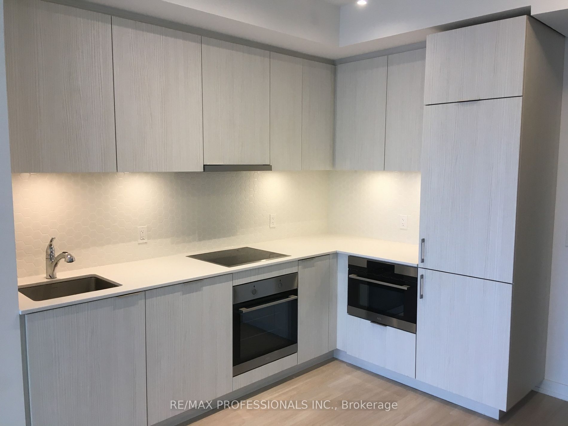 158 Front St E, #1106