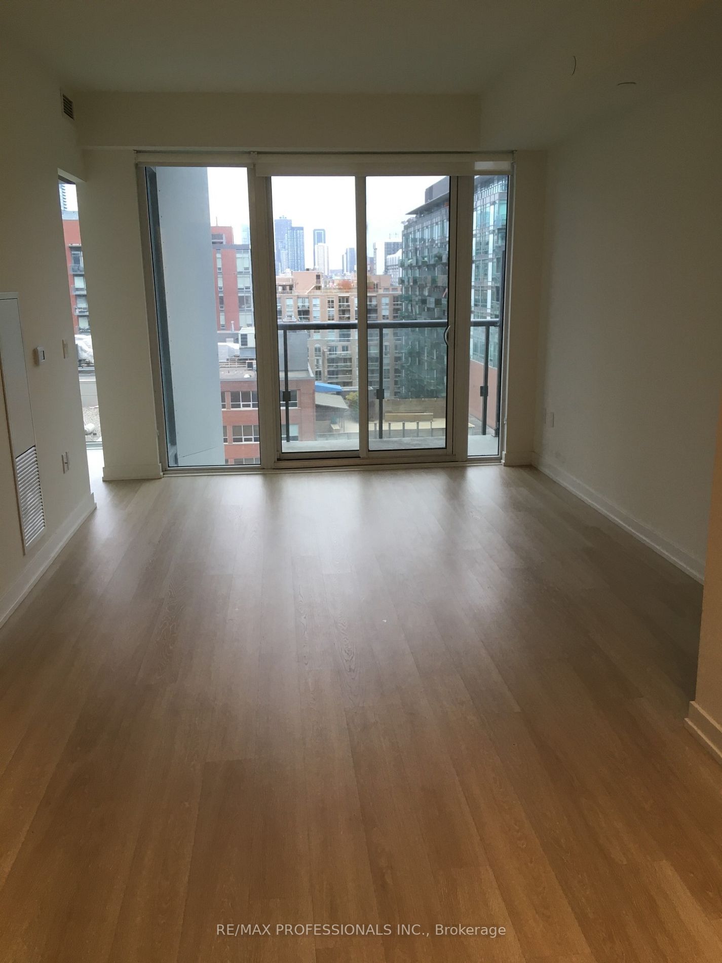 158 Front St E, #1106