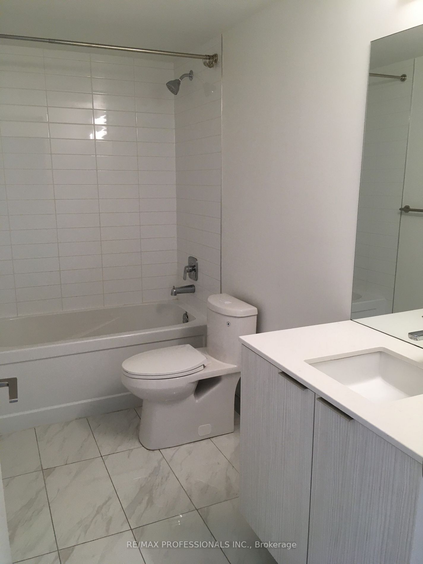 158 Front St E, #1106