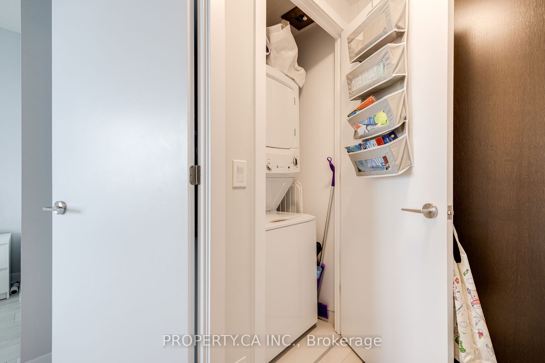 2221 Yonge St, #5207