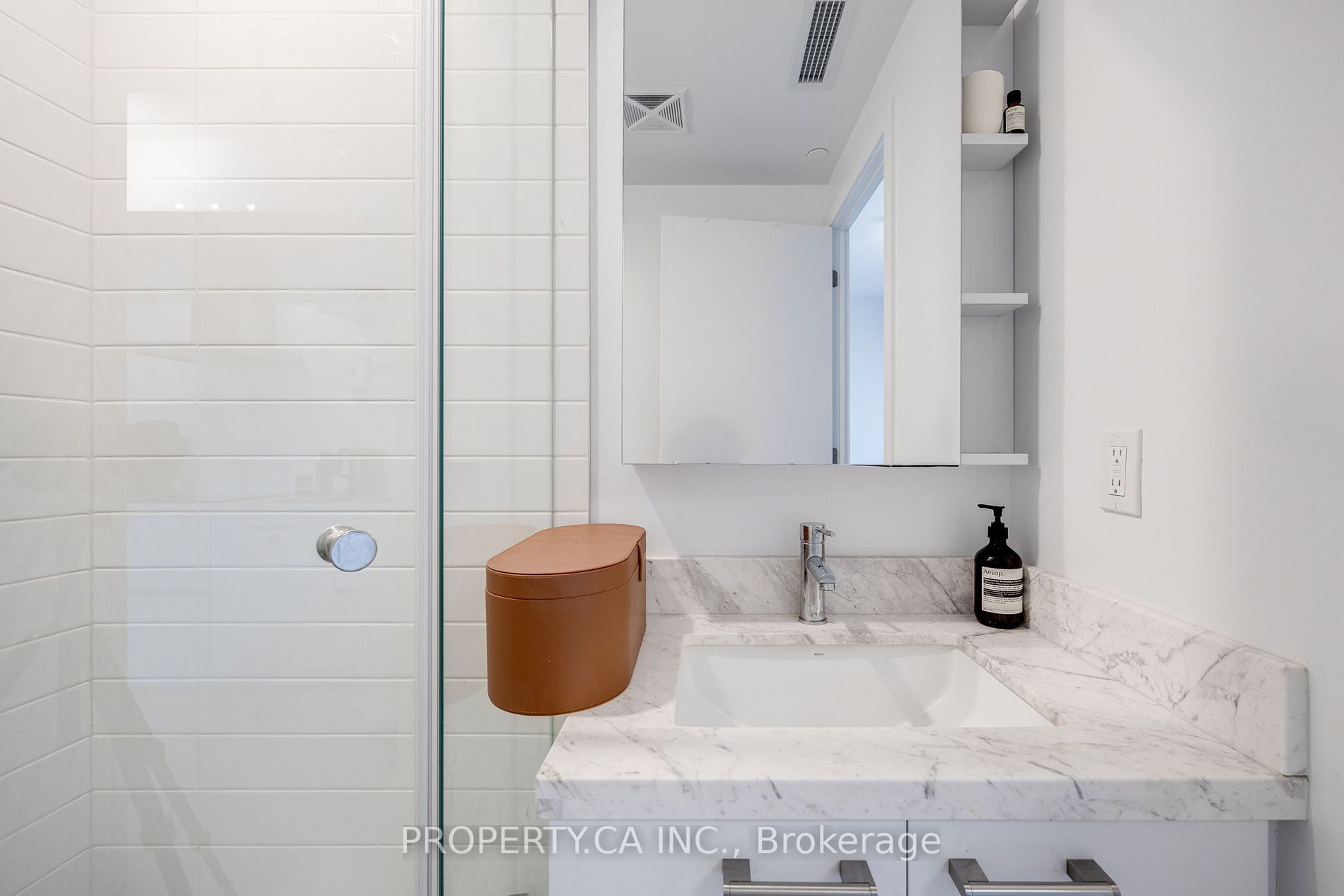 2221 Yonge St, #5207