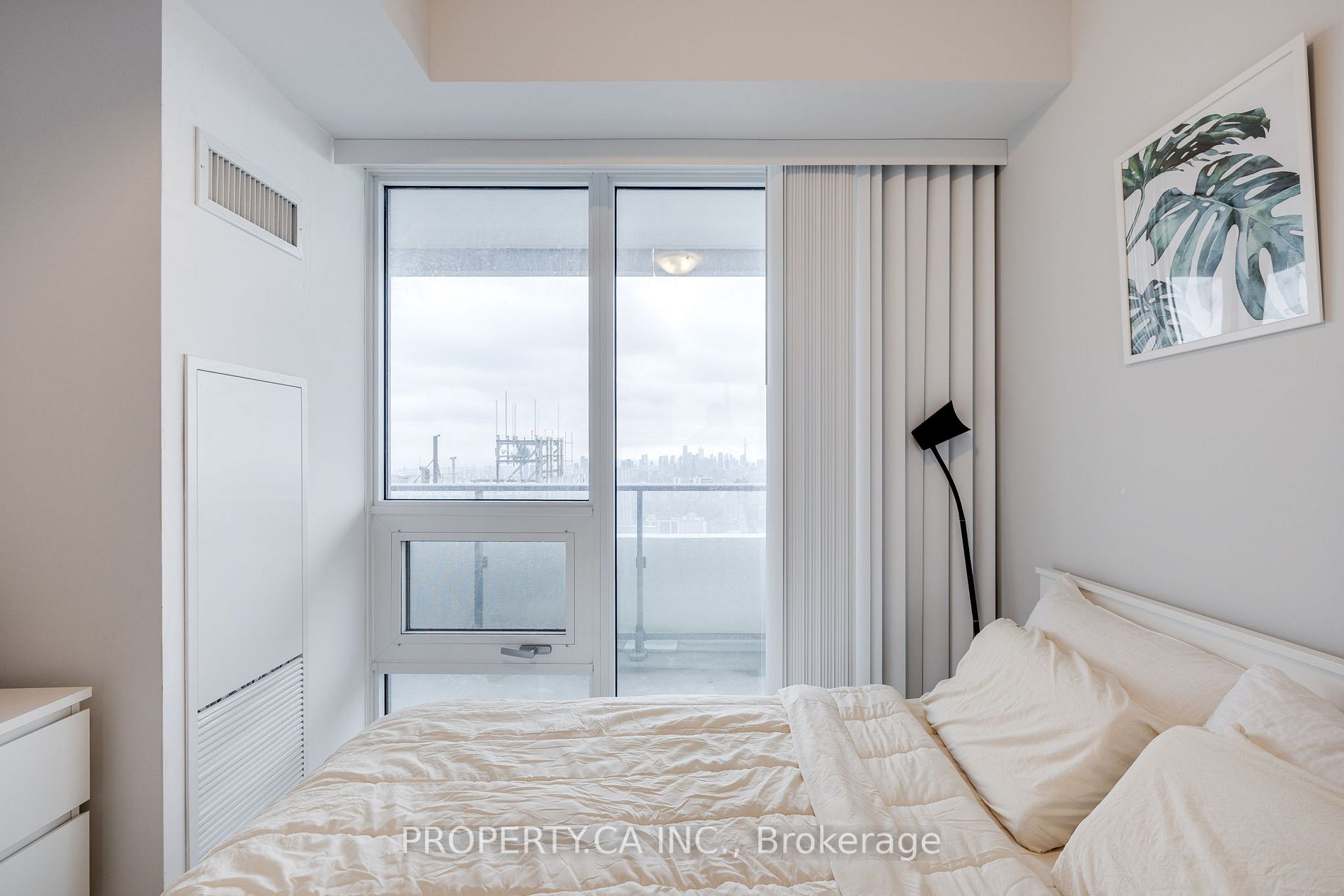 2221 Yonge St, #5207