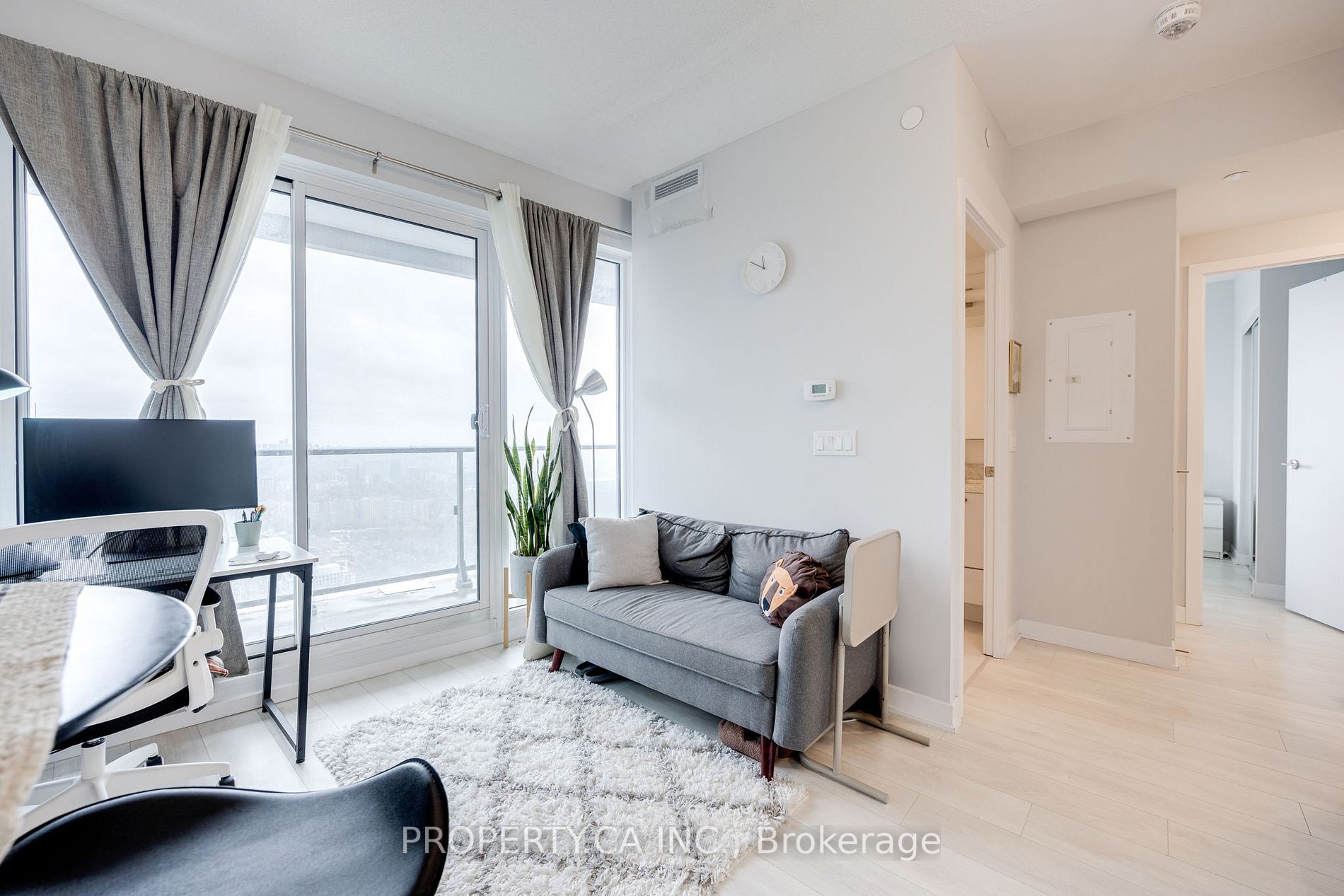 2221 Yonge St, #5207
