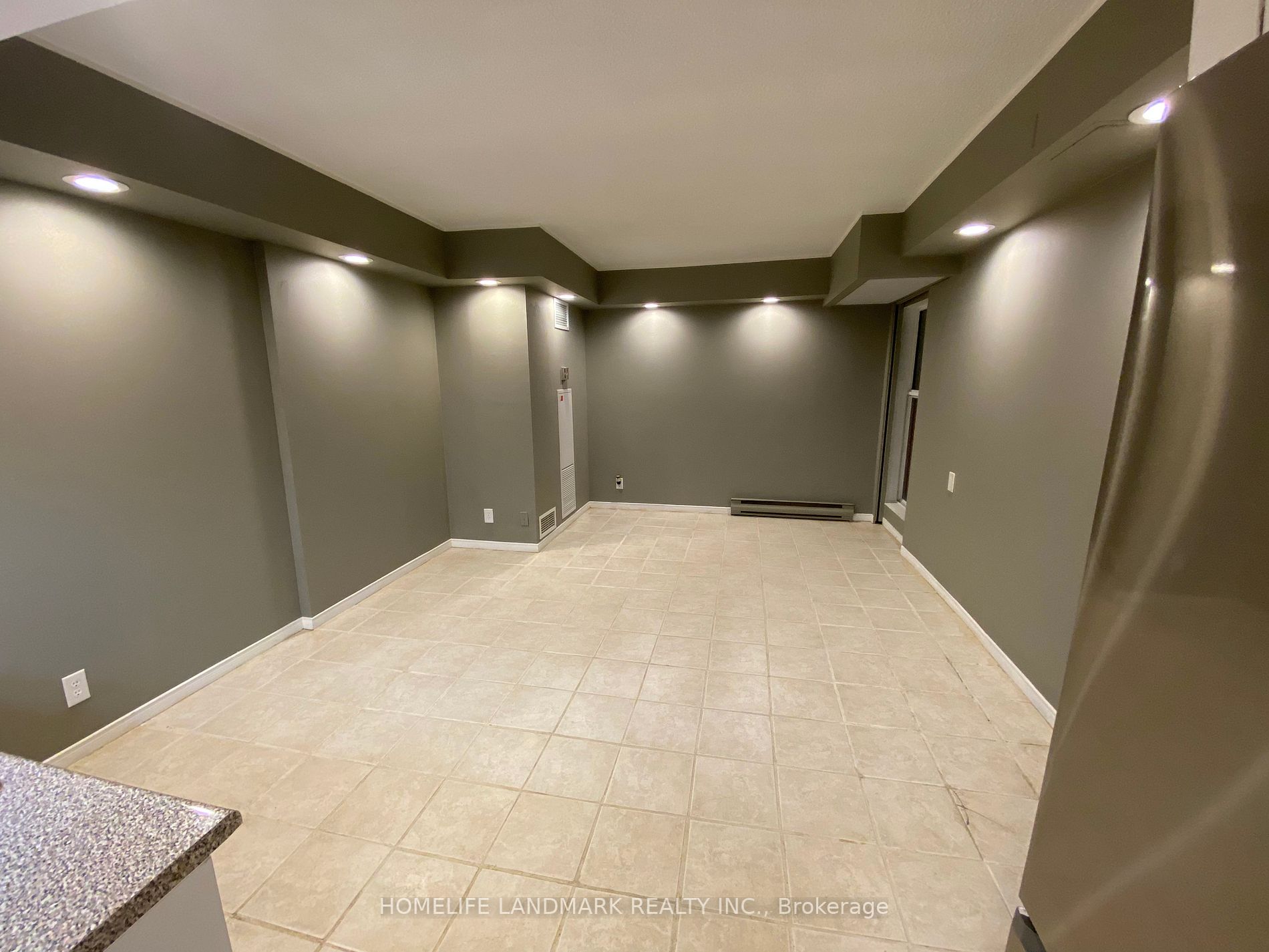 77 Harbour Sq, #607