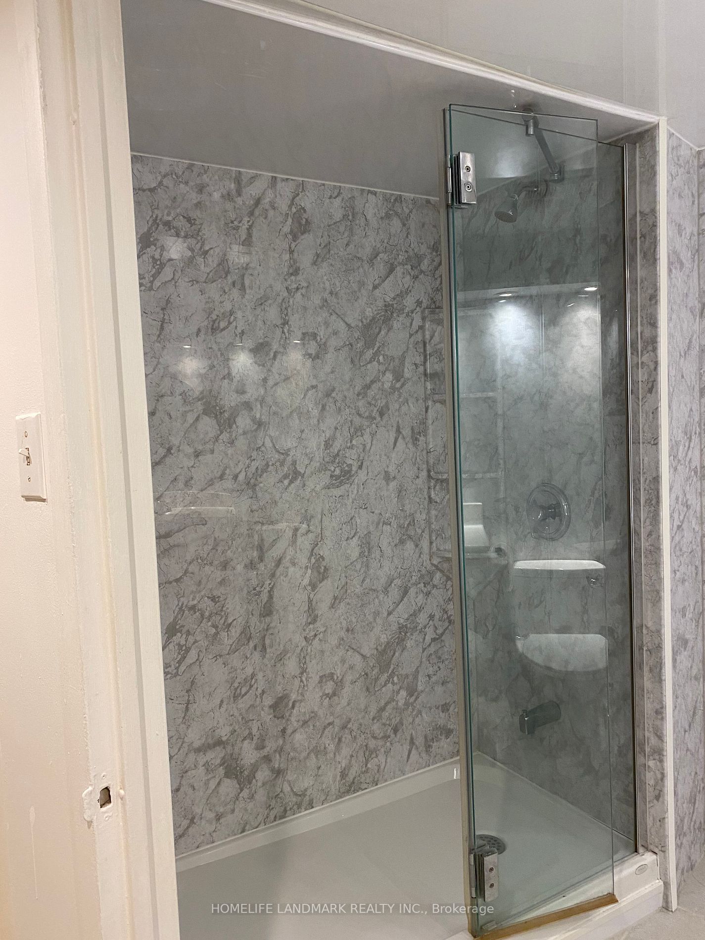 77 Harbour Sq, #607