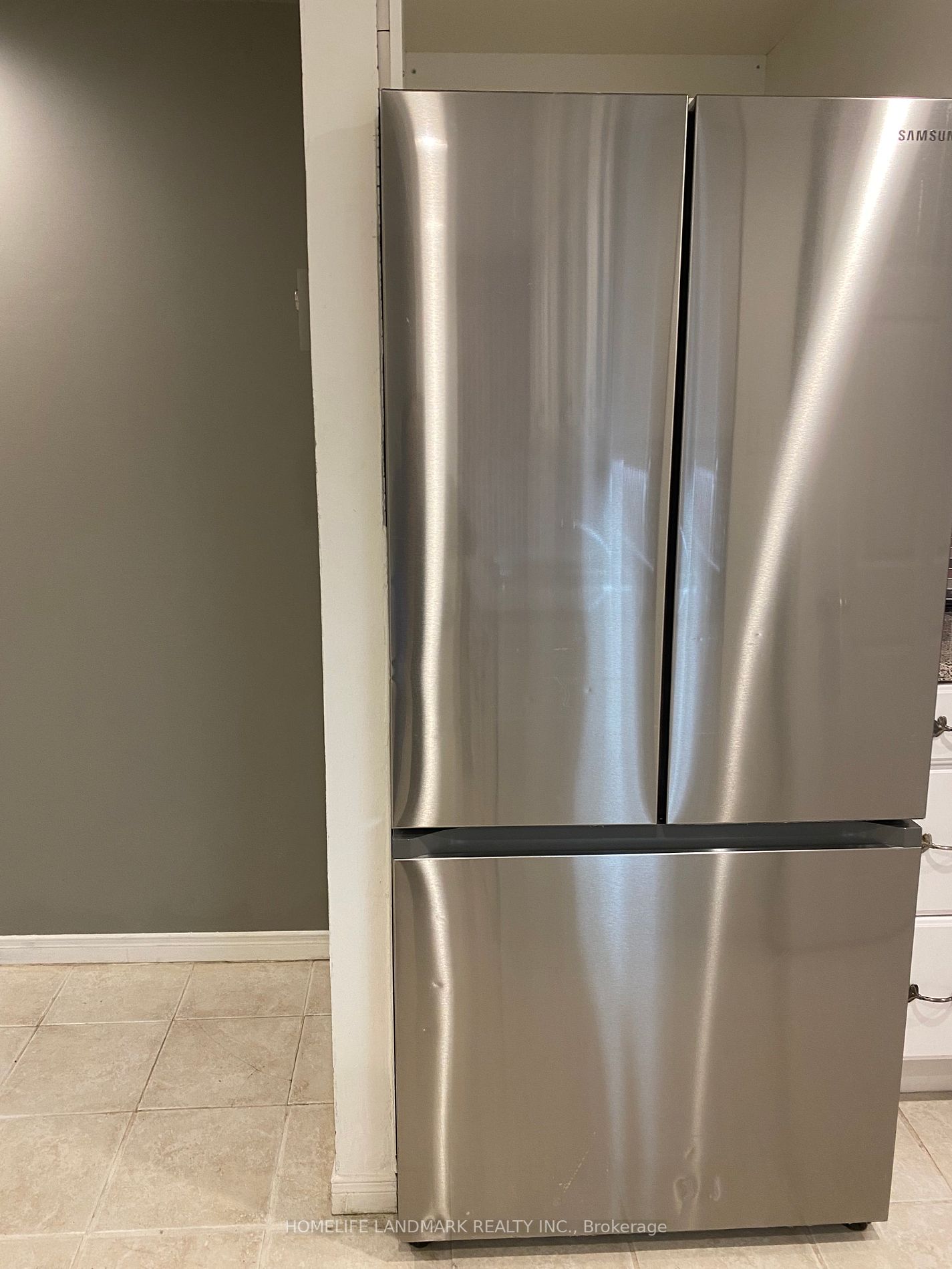 77 Harbour Sq, #607