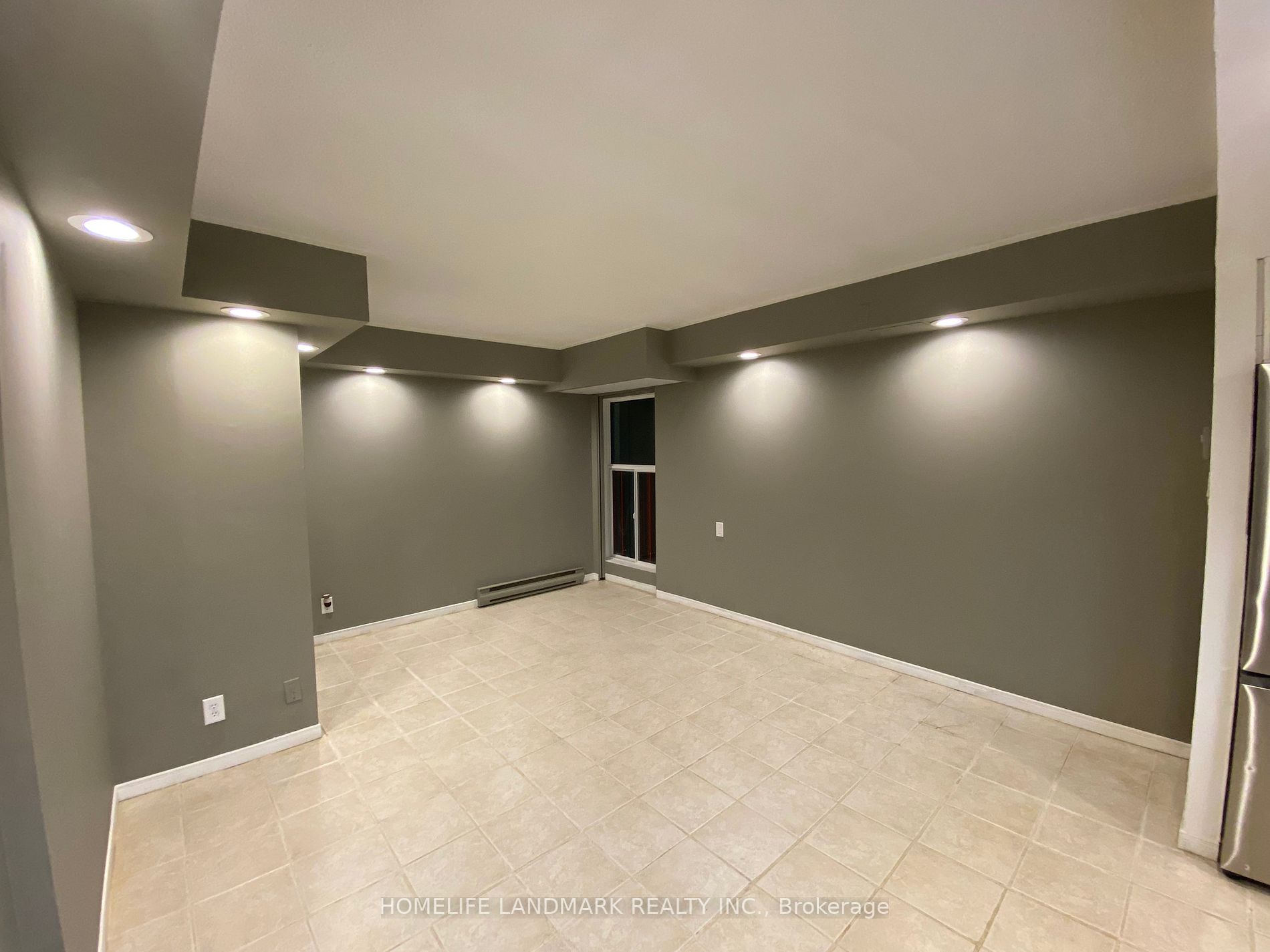 77 Harbour Sq, #607