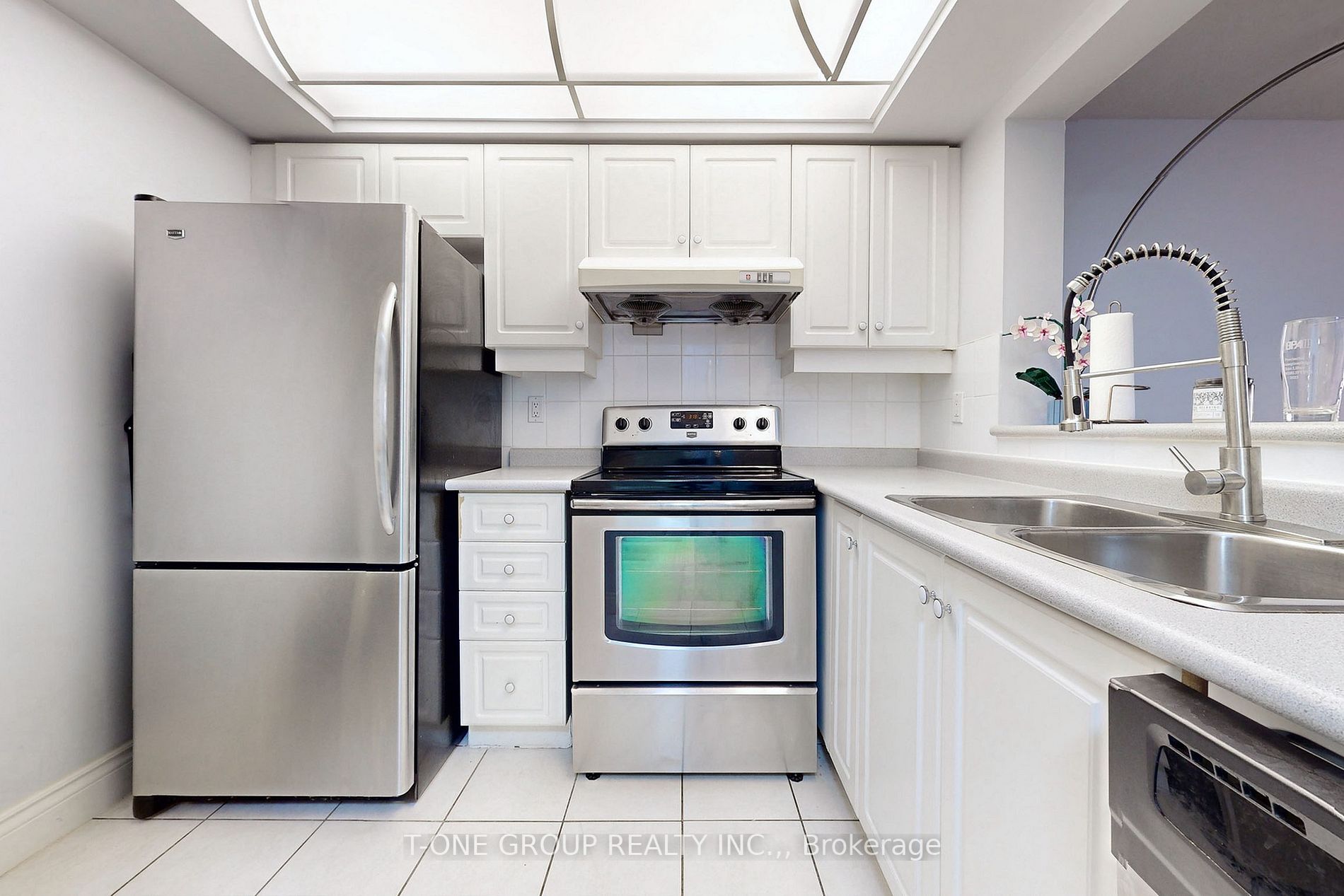 5418 Yonge St, #511