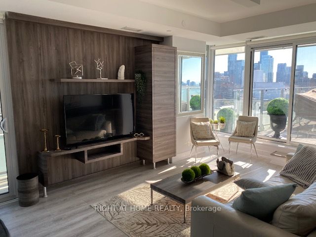 200 Bloor St W, #1704