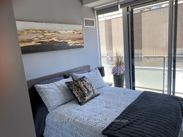 200 Bloor St W, #1704