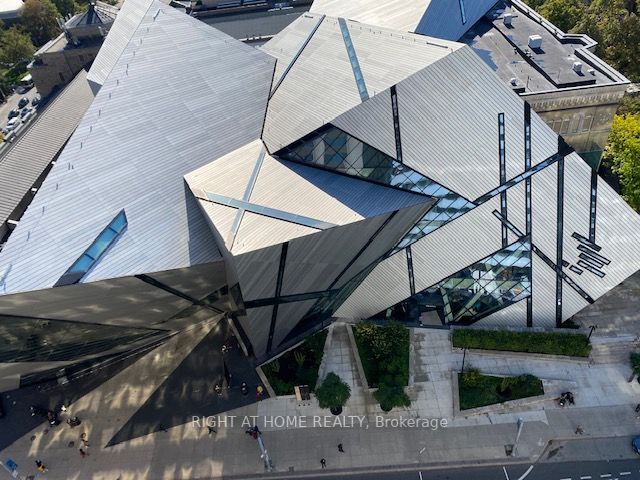 200 Bloor St W, #1704