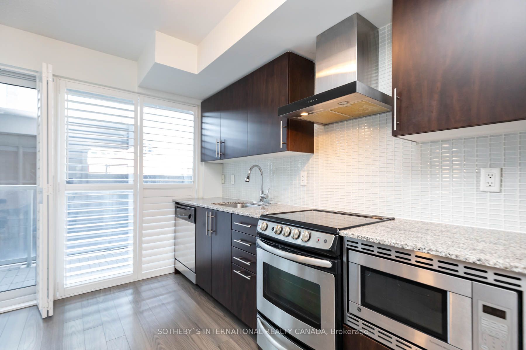 352 Front St W, #414