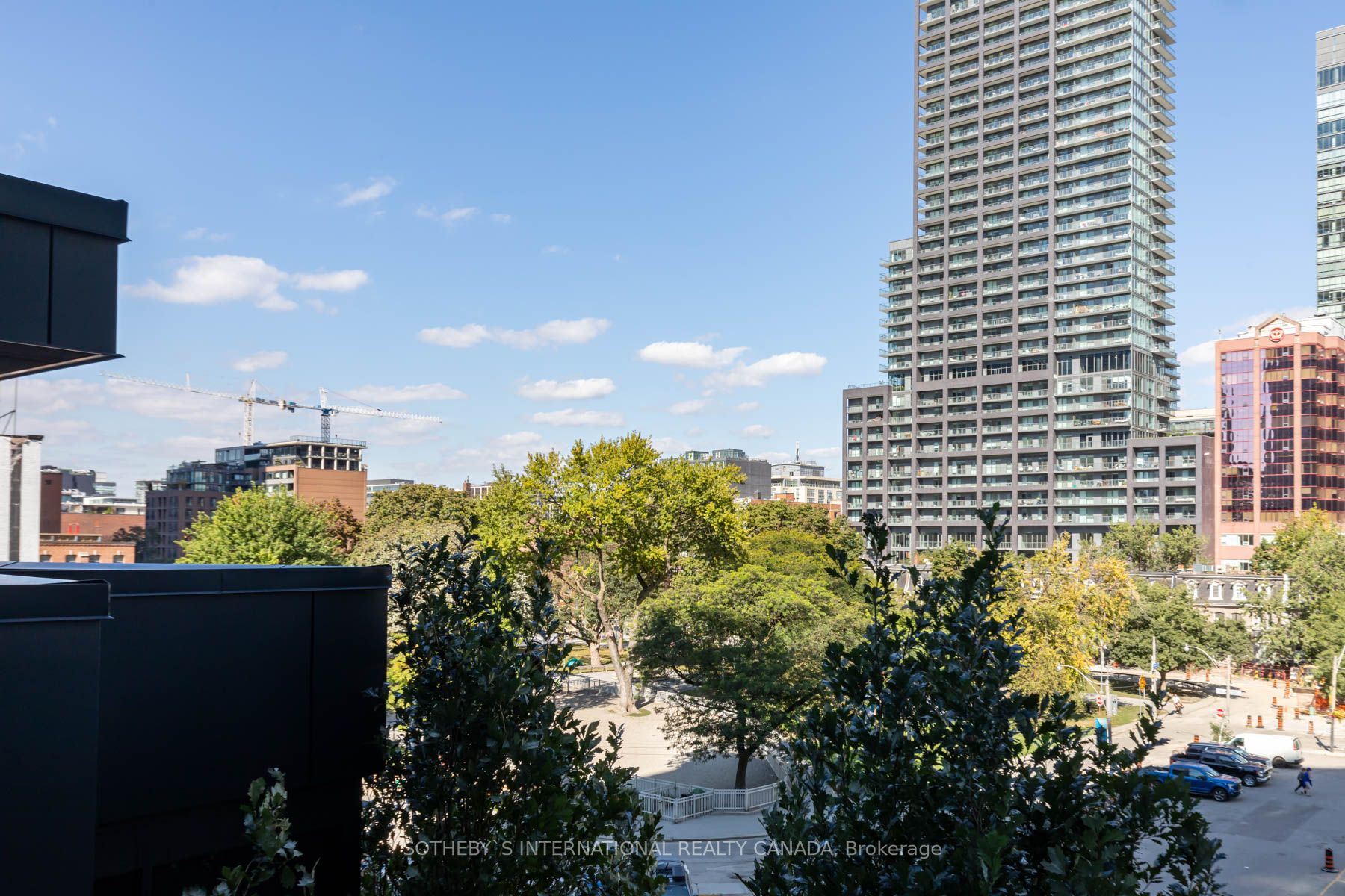 352 Front St W, #414