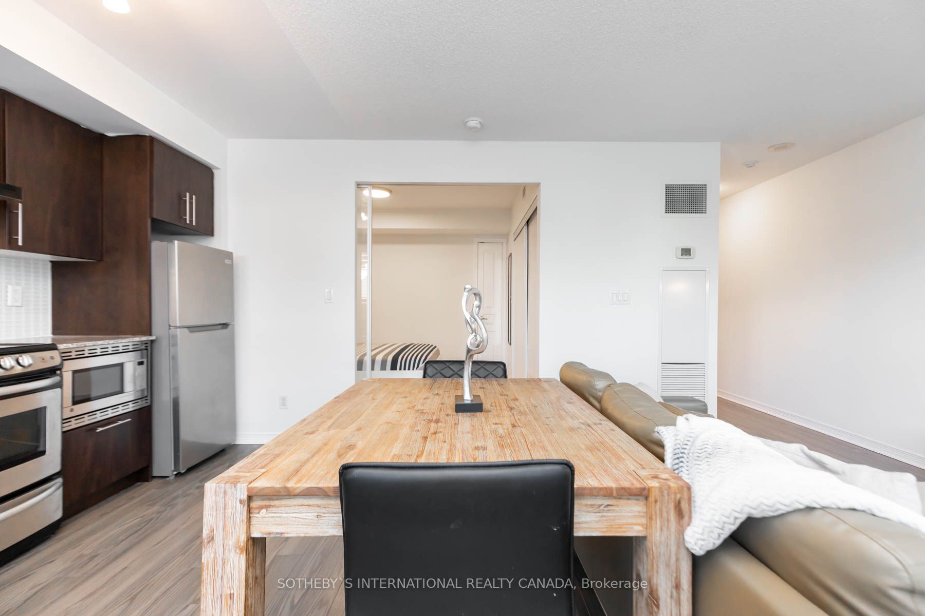 352 Front St W, #414