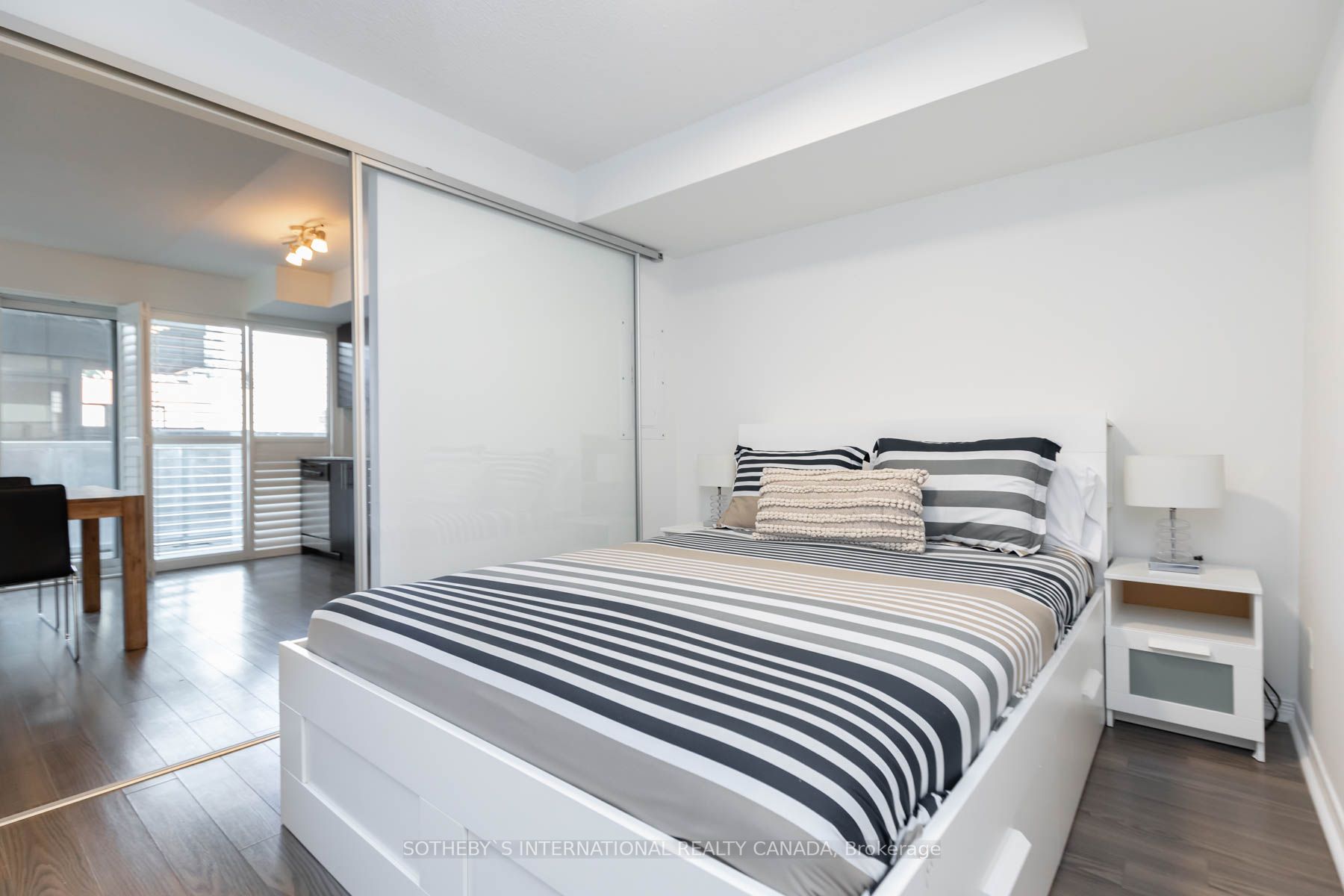 352 Front St W, #414