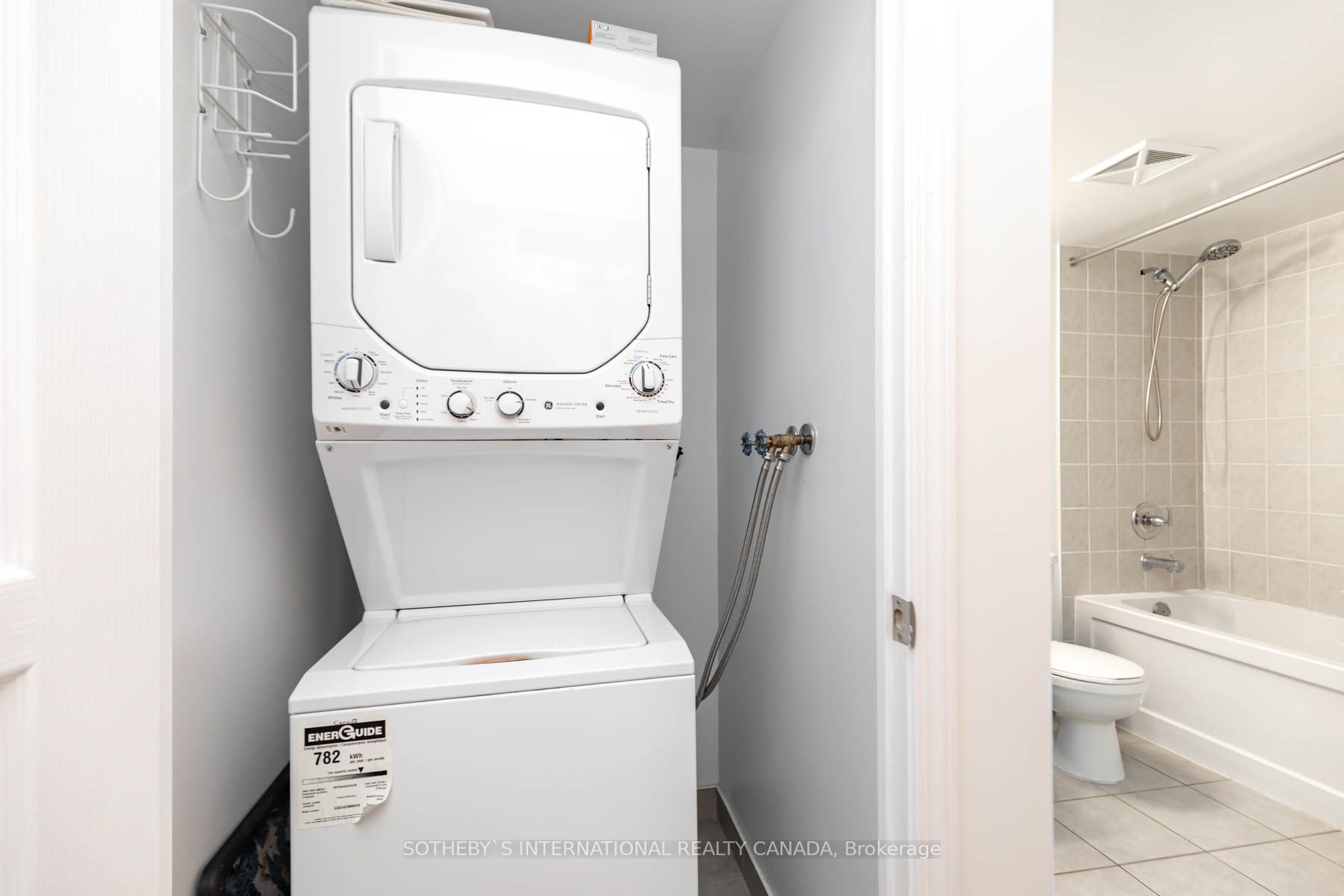 352 Front St W, #414