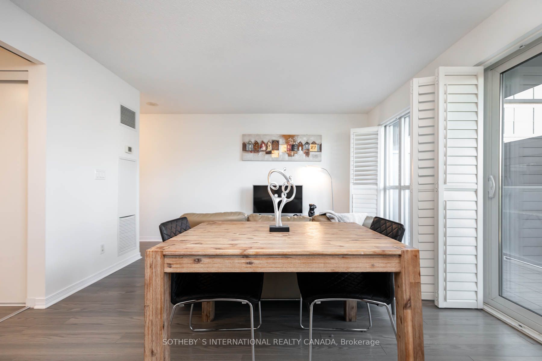 352 Front St W, #414