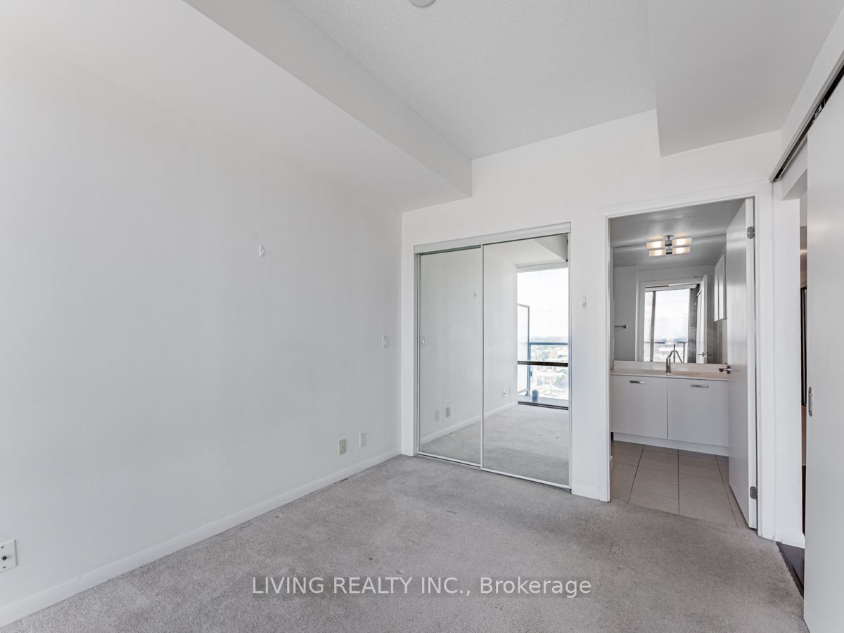 832 Bay St, #2002