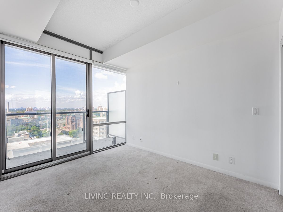 832 Bay St, #2002